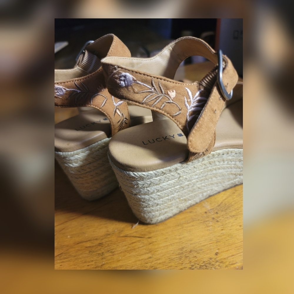 Lucky Brand Wedge, Beige, Size 6.5 - Picture 3 of 3